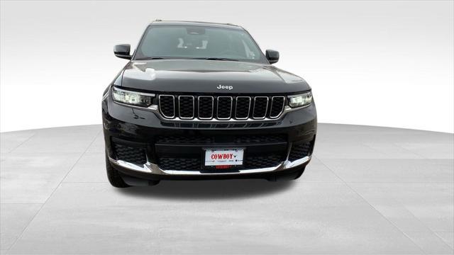 Photo of 2025 Diamond Black Crystal Pearlcoat Jeep Grand Cherokee L