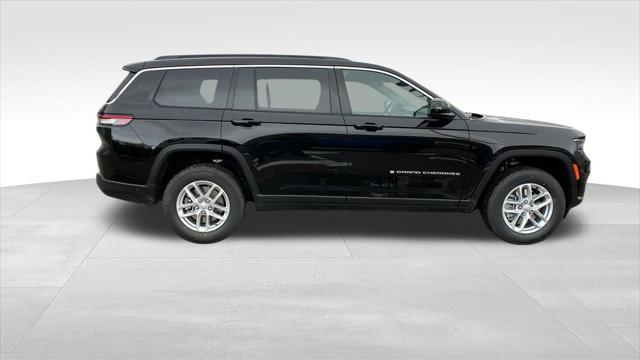 Photo of 2025 Diamond Black Crystal Pearlcoat Jeep Grand Cherokee L