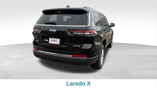 Photo of 2025 Diamond Black Crystal Pearlcoat Jeep Grand Cherokee L