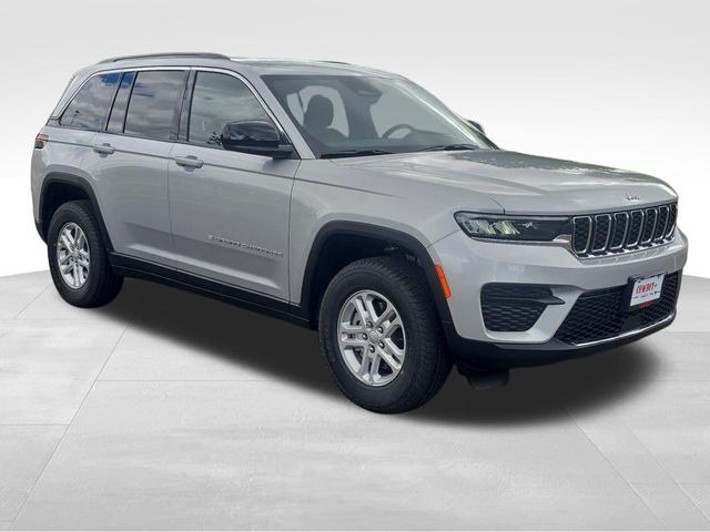Photo of 2025 Silver Zynith Jeep Grand Cherokee
