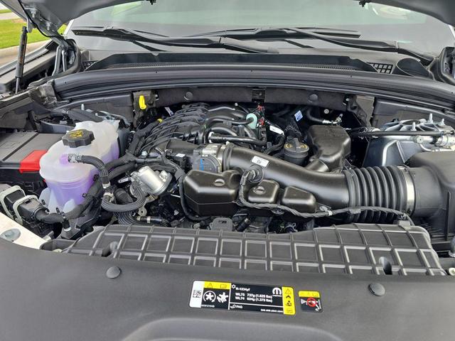 Photo of 2025 Silver Zynith Jeep Grand Cherokee