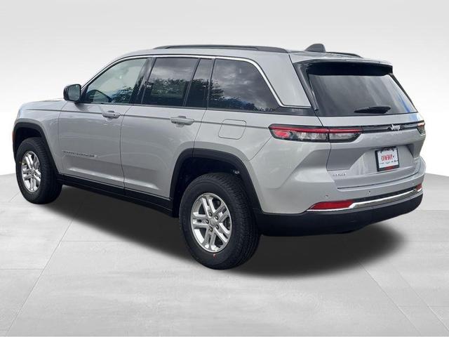 Photo of 2025 Silver Zynith Jeep Grand Cherokee