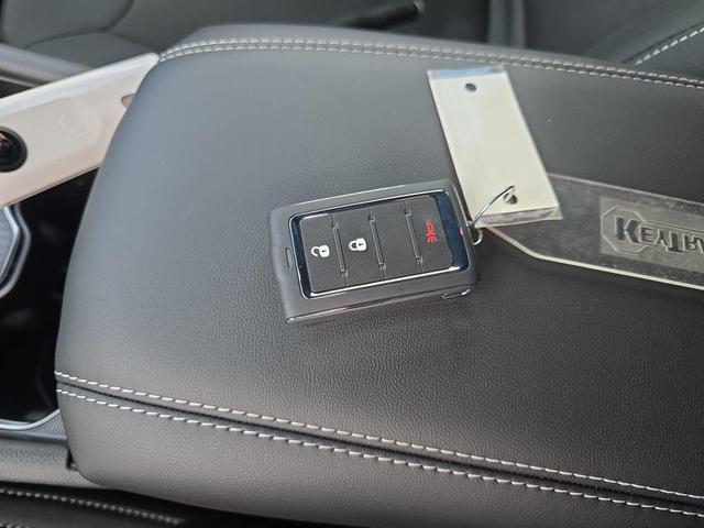 Photo of 2025 Silver Zynith Jeep Grand Cherokee