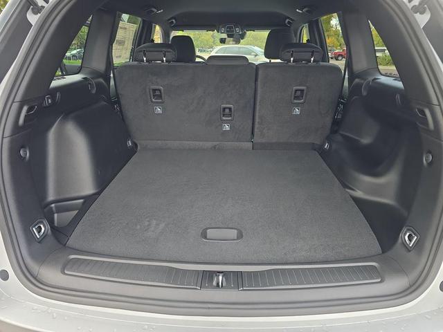 Photo of 2025 Silver Zynith Jeep Grand Cherokee