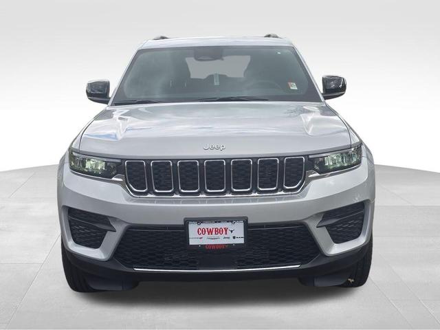 Photo of 2025 Silver Zynith Jeep Grand Cherokee