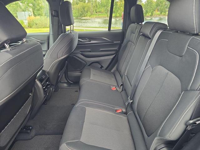 Photo of 2025 Silver Zynith Jeep Grand Cherokee