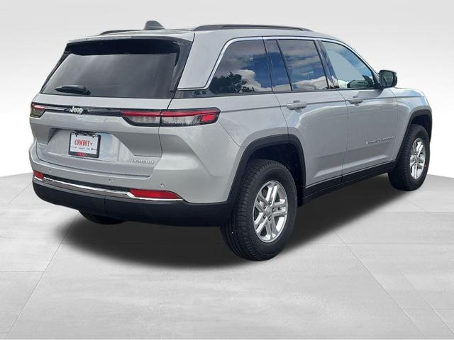 Photo of 2025 Silver Zynith Jeep Grand Cherokee