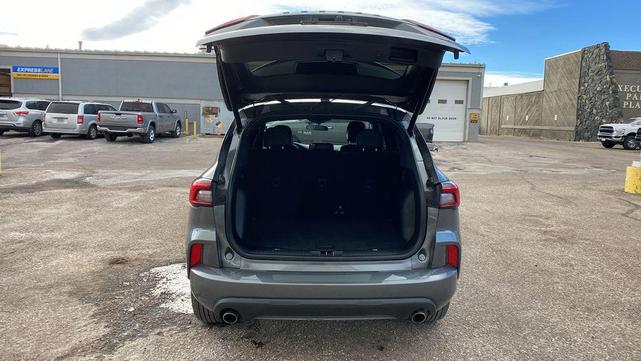 Photo of 2023 Gray Metallic Ford Escape