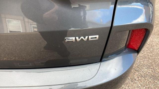 Photo of 2023 Gray Metallic Ford Escape
