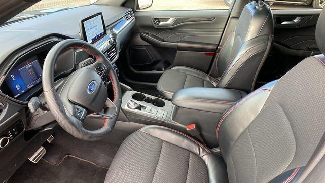Photo of 2023 Gray Metallic Ford Escape