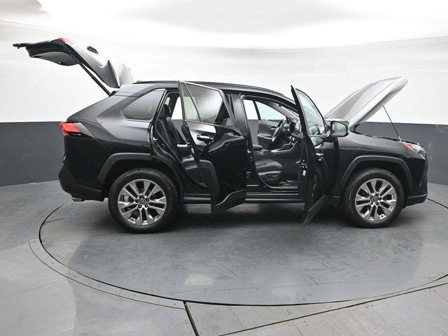 Photo of 2022 Midnight Black Metallic Toyota RAV4