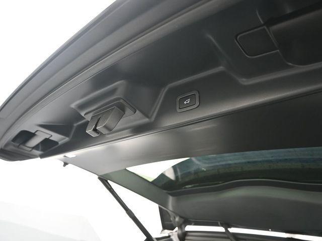 Photo of 2021 Borealis Black Land Rover Range Rover