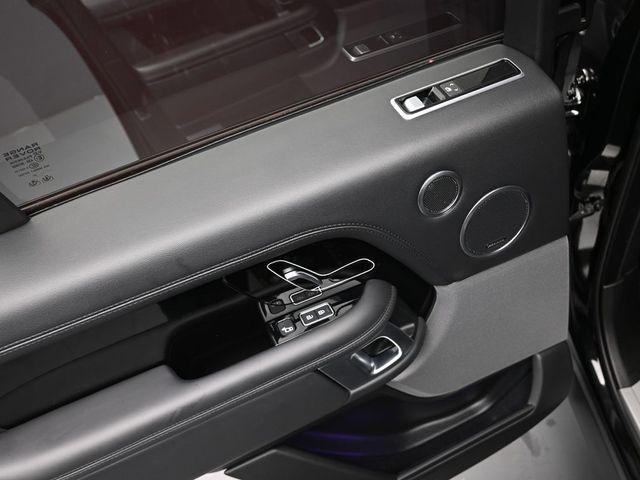 Photo of 2021 Borealis Black Land Rover Range Rover