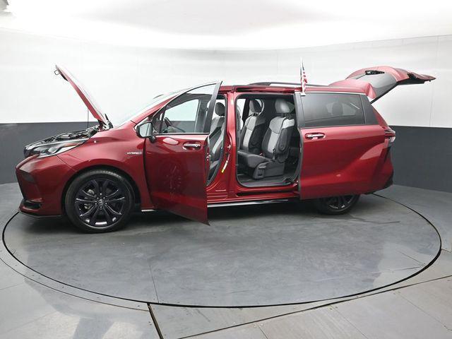 Photo of 2021 Ruby Flare Pearl Toyota Sienna