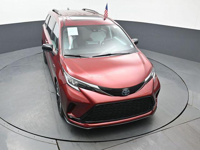 Photo of 2021 Ruby Flare Pearl Toyota Sienna