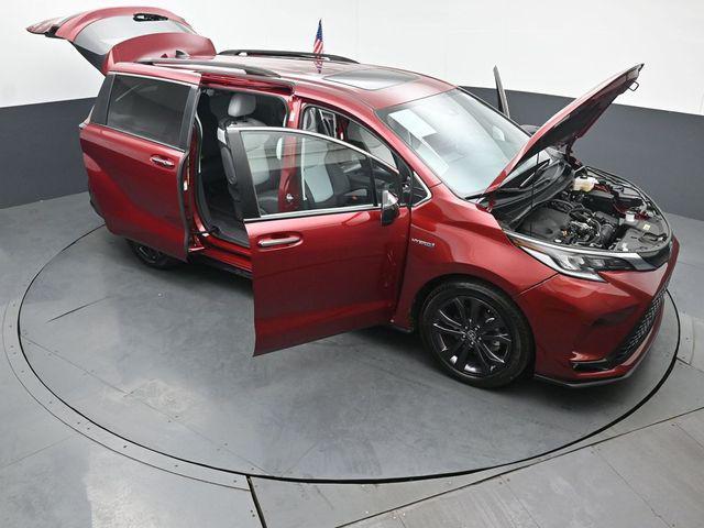 Photo of 2021 Ruby Flare Pearl Toyota Sienna