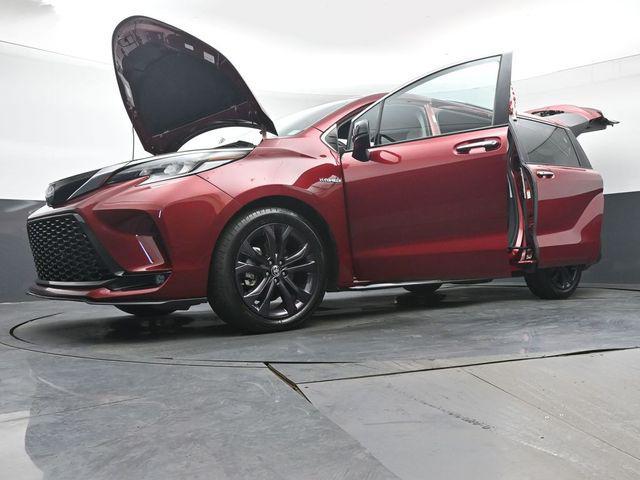 Photo of 2021 Ruby Flare Pearl Toyota Sienna
