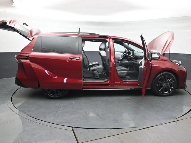 Photo of 2021 Ruby Flare Pearl Toyota Sienna