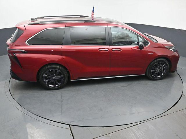 Photo of 2021 Ruby Flare Pearl Toyota Sienna