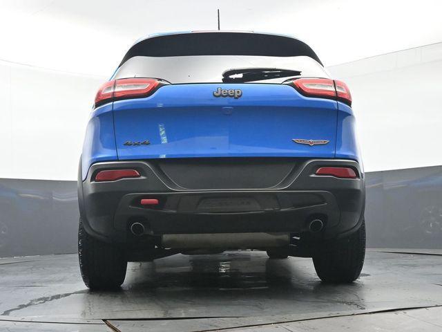 Photo of 2017 Hydro Blue Pearlcoat Jeep Cherokee