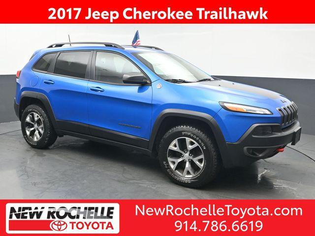 Photo of 2017 Hydro Blue Pearlcoat Jeep Cherokee