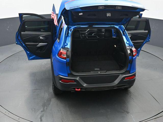 Photo of 2017 Hydro Blue Pearlcoat Jeep Cherokee