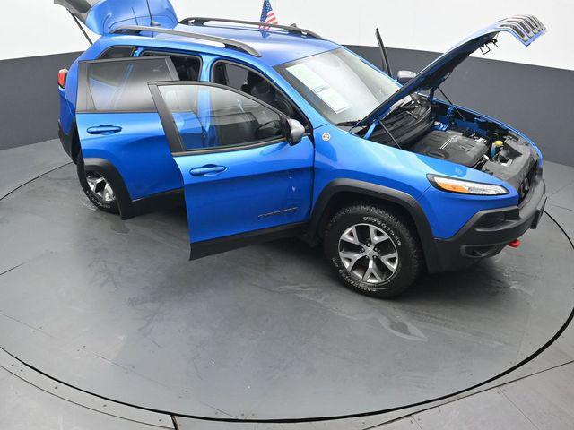 Photo of 2017 Hydro Blue Pearlcoat Jeep Cherokee
