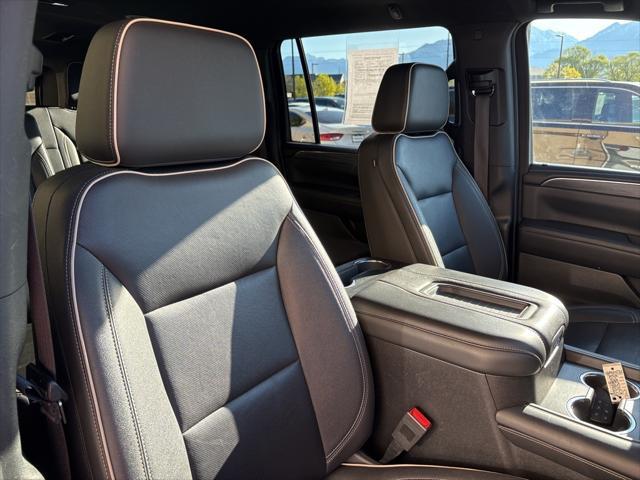 Photo of 2023 Summit White GMC Yukon XL