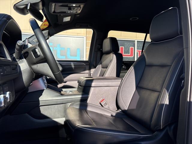 Photo of 2023 Summit White GMC Yukon XL