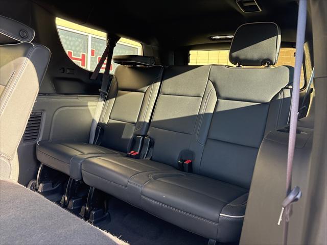 Photo of 2023 Summit White GMC Yukon XL