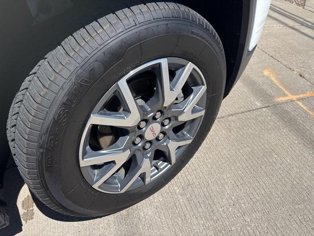 Photo of 2023 Summit White GMC Acadia