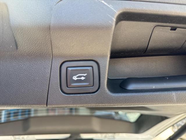 Photo of 2023 Summit White GMC Acadia