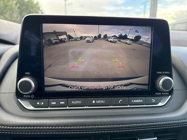 Photo of 2023 Glacier White Nissan Rogue