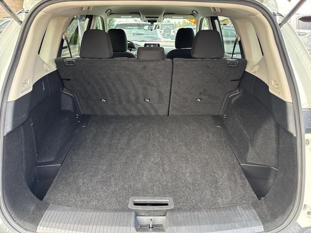 Photo of 2023 Glacier White Nissan Rogue