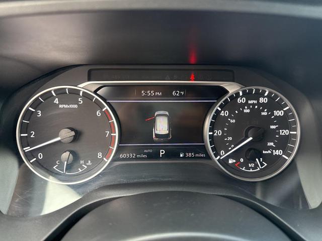 Photo of 2023 Glacier White Nissan Rogue