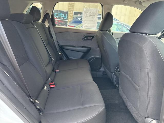 Photo of 2023 Glacier White Nissan Rogue