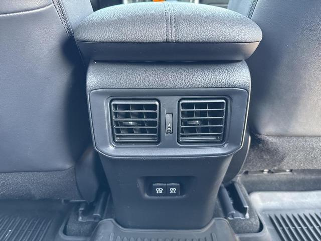 Photo of 2019 White Toyota RAV4 Hybrid