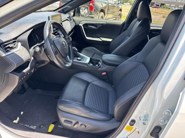 Photo of 2019 White Toyota RAV4 Hybrid