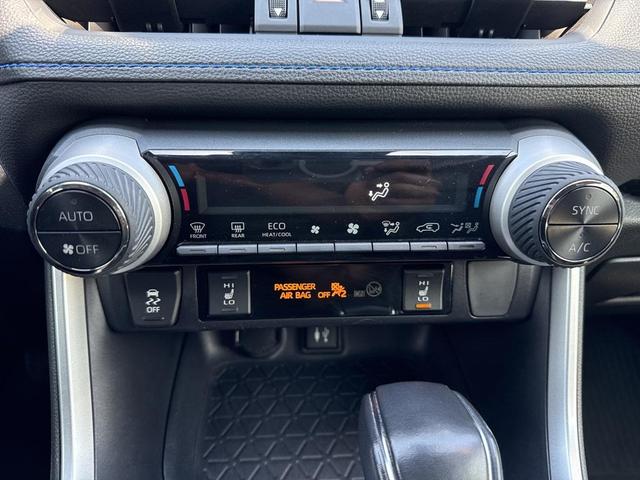 Photo of 2019 White Toyota RAV4 Hybrid