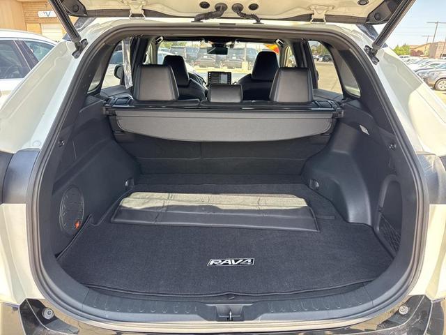 Photo of 2019 White Toyota RAV4 Hybrid
