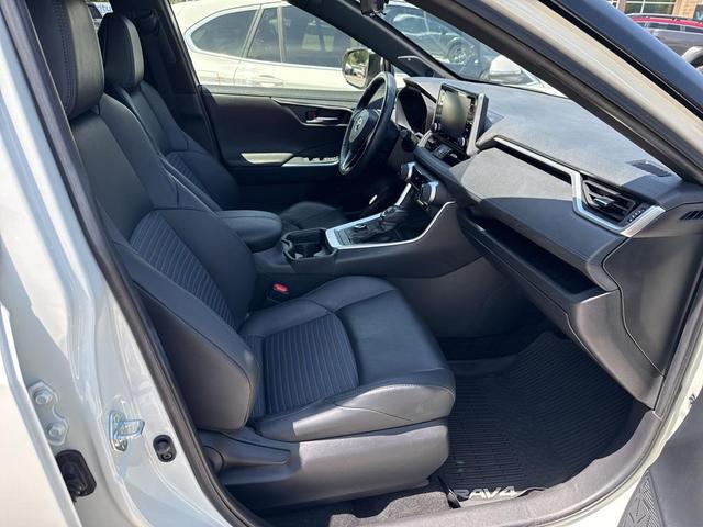 Photo of 2019 White Toyota RAV4 Hybrid