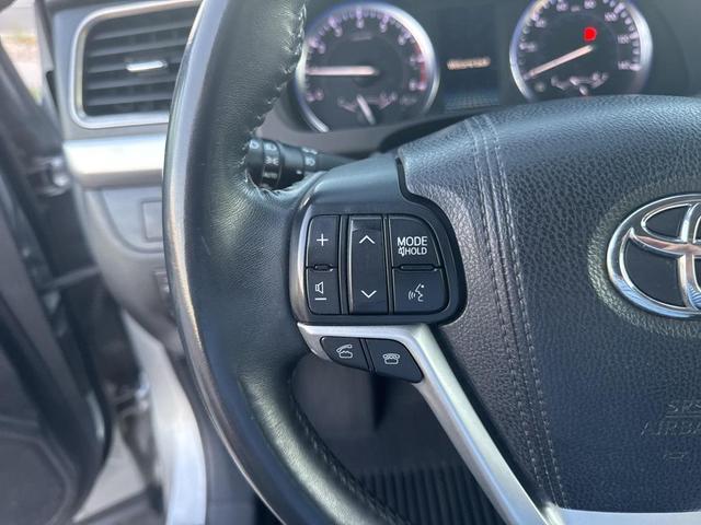 Photo of 2016 Silver Sky Metallic Toyota Highlander