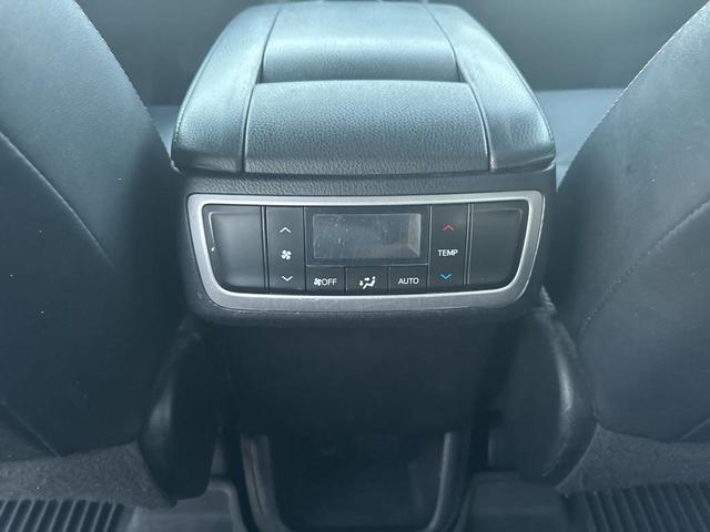 Photo of 2016 Silver Sky Metallic Toyota Highlander