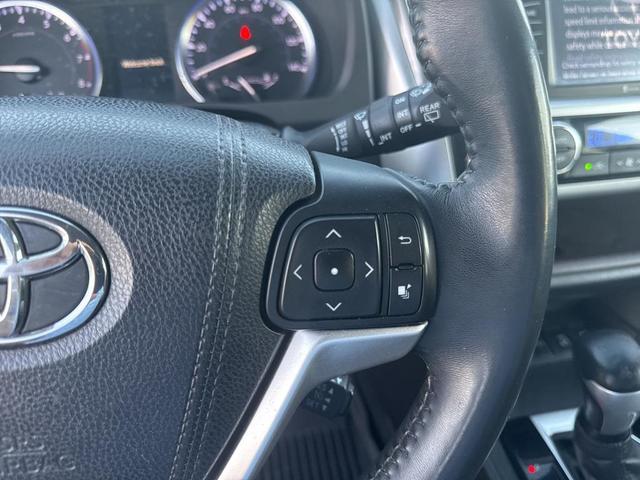 Photo of 2016 Silver Sky Metallic Toyota Highlander