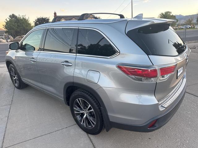 Photo of 2016 Silver Sky Metallic Toyota Highlander