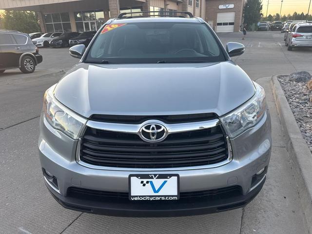 Photo of 2016 Silver Sky Metallic Toyota Highlander