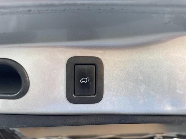 Photo of 2016 Silver Sky Metallic Toyota Highlander