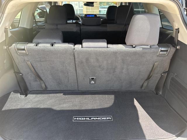 Photo of 2023 Midnight Black Metallic Toyota Highlander