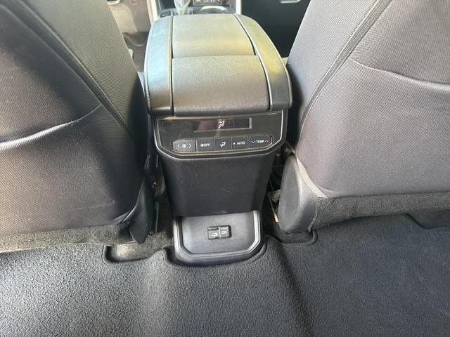 Photo of 2023 Midnight Black Metallic Toyota Highlander