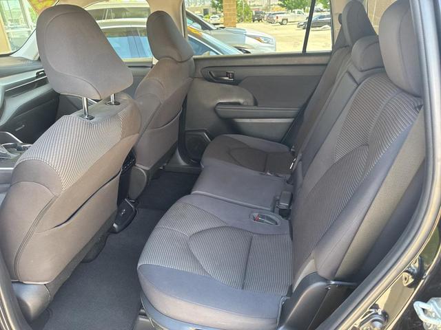 Photo of 2023 Midnight Black Metallic Toyota Highlander